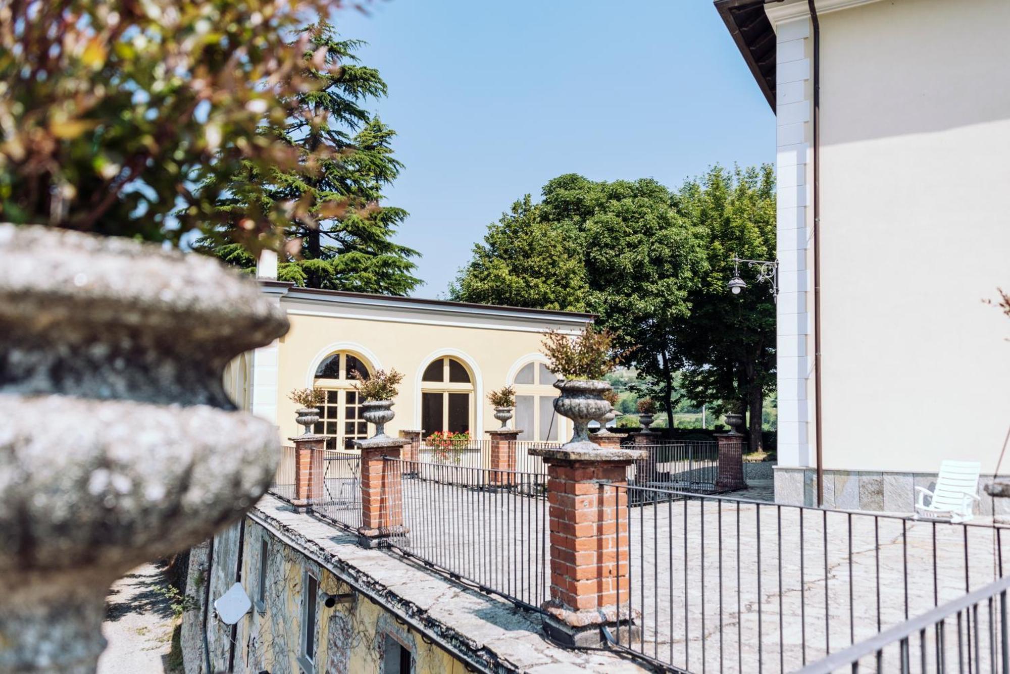 Castello Di Grillano Guest House Ovada Exterior photo